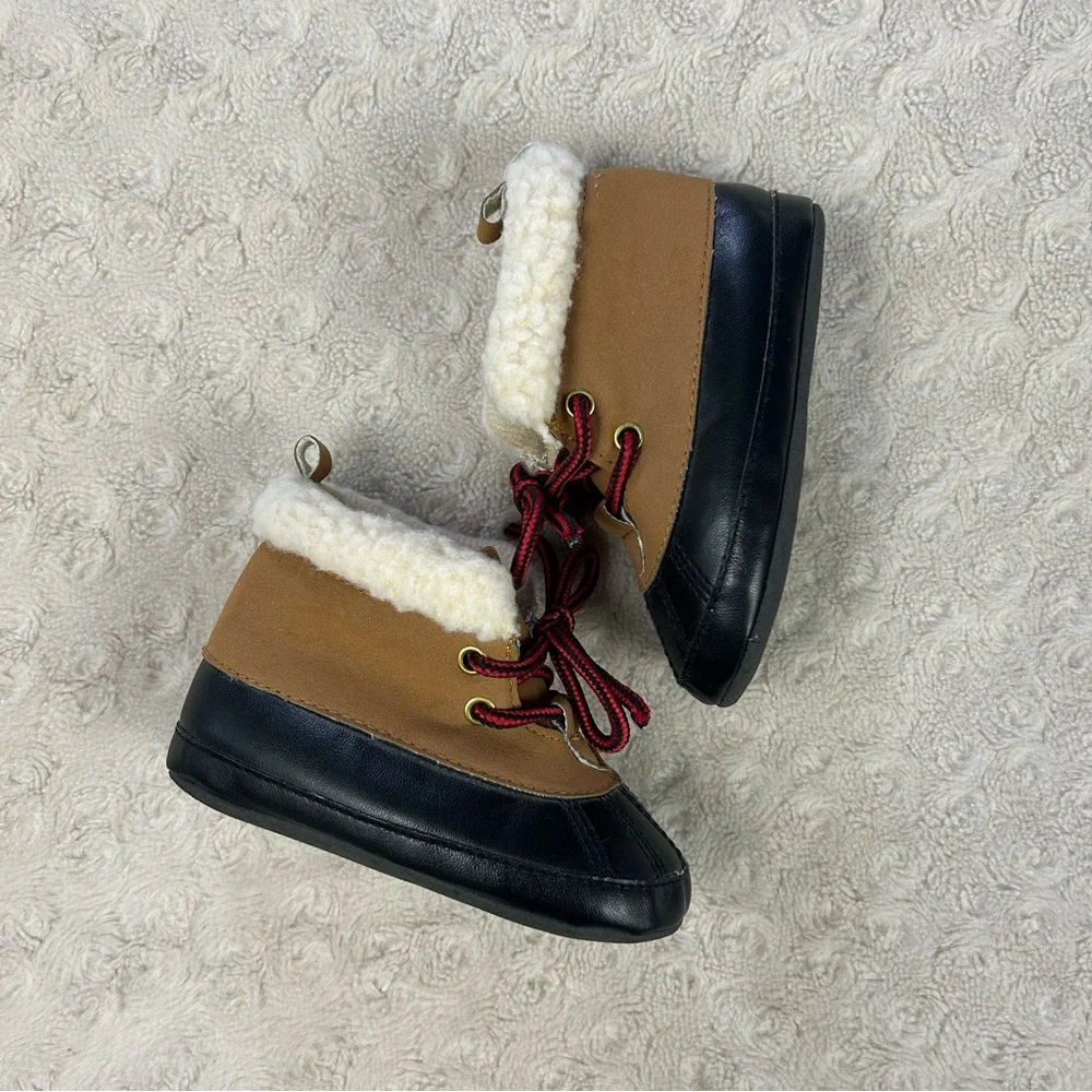 Carter’s Baby Duck Boots Size 9-12 Months